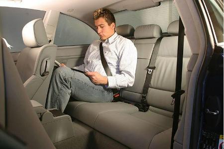 Das Dreier Coupé bietet hinten etwas mehr Beinfreiheit