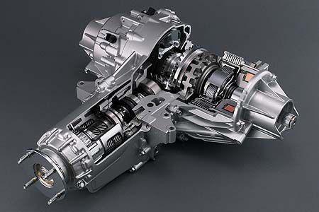 Das Drehmoment wird an der Hinterachse mit einem Differenzial mit drei Planetenrad-Sätzen und einer elektromagnetischen Kupp...