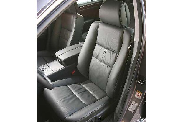 Die bequemen Sitze sind ein Plus des Legend.