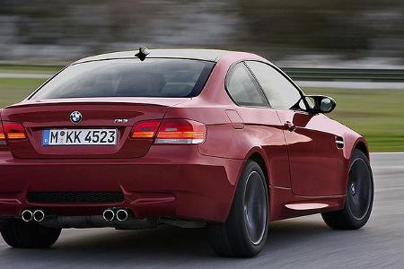 Bei 250 km/h wird allerdings auch dieser BMW elektronisch eingebremst. 12,4 Liter Super soll sich der V8 im EU-Zyklus laut B...