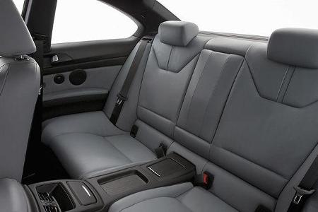 Der Fahrer kann über die optionale elektronische Dämpferkontrolle (EDC) das Dämpfungs- und Schwingungsverhalten der Dämpfer ...