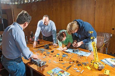 Lego-Technik, Aufbauteam