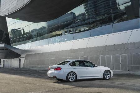 BMW 330e