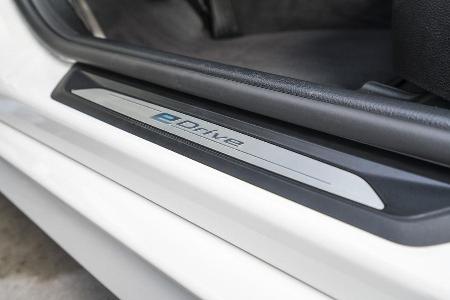 BMW 330e