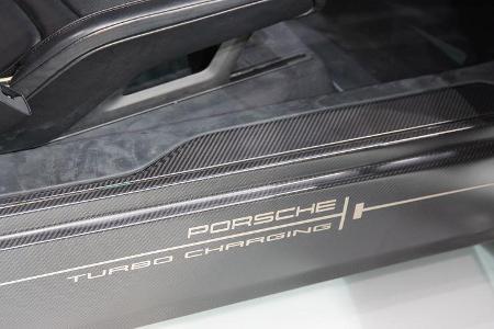 Porsche Mission E Sitzprobe