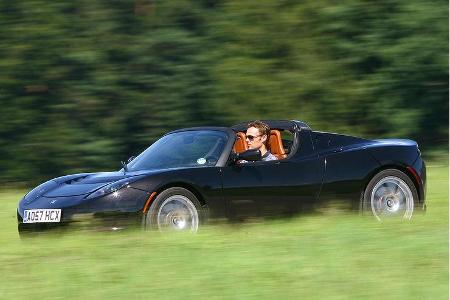 ... katapultiert sich die E-Flunder so brutal aus dem Stand wie sonst nur Porsche Turbo und Co.