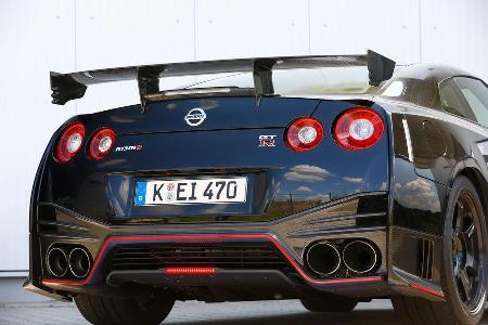 Nissan GT-R Nismo, Heckspoiler, Endrohre