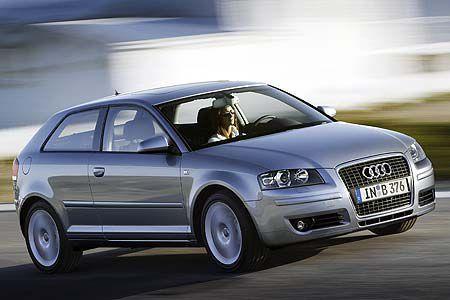 Das Facelift vom zweitürigen Audi A3 kommt ungewöhnlich früh: neu ist die Front, ansonsten ist die Optik unverändert.