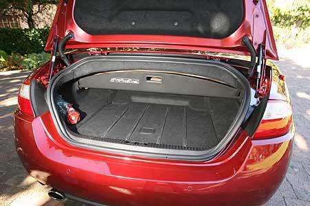 Cabrio-Kofferraum mit maximal 313 Liter Volumen bei geschlossenem Dach.