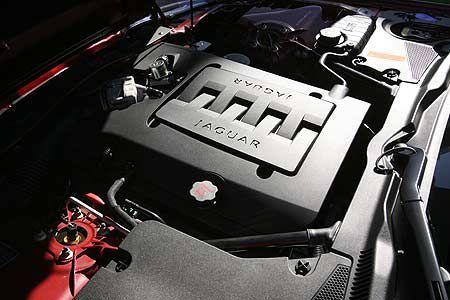298 PS und 411 Nm liefert der V8.