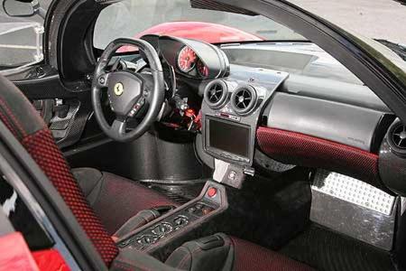 Pininfarina gelang innen und außen eine perfekte Mischung aus aktuellen High-Tech-Komponenten und nostalgischen Design-Zitaten.