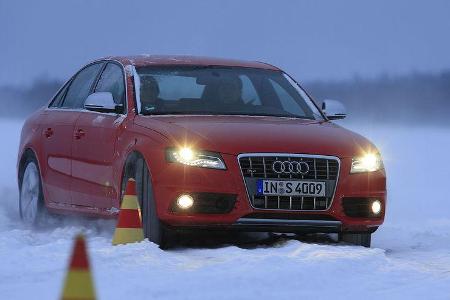 Beim Audi S4 verteilt das Mittendifferenzial die Kraft variabel und frei von Verzögerungen an die jeweiligen Fahrbahnverhält...