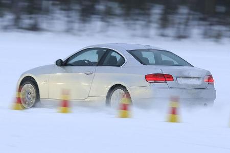 Mit dem gleichen Allradsystem ist das BMW 335i xDrive Coupé ausgestattet.