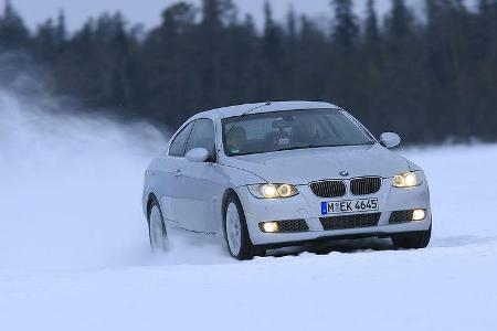 Mit dem dritten Platz in der Handlingwertung bestätigt der Allrad-BMW seine exzellente Schneetauglichkeit.