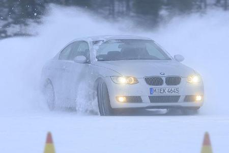 In der Folge packt die ordentlich dimensionierte Bremsanlage des BMW bis 60, 70 km/h höchst unentschlossen zu. Anschließend ...