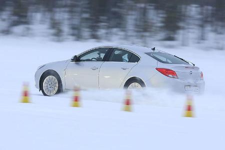 Das beim Opel Insignia 2.0 Turbo 4x4 genannte variable Antriebssystem vertraut ebenso wie jenes des Audi TTS auf eine vor de...