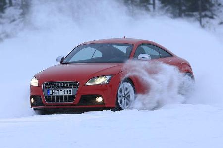 Hier hat der kleine Audi die rundliche Nase mit den großen Nüstern nämlich ein gutes Stück vor dem in der Wechselgasse doch ...