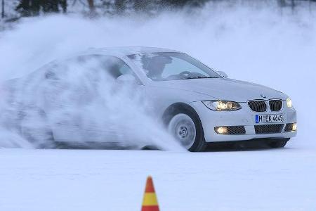 Einzige Ausnahmen: der BMW 335i xDrive, der sich - obwohl in allen anderen Disziplinen weit vorn platziert - ...