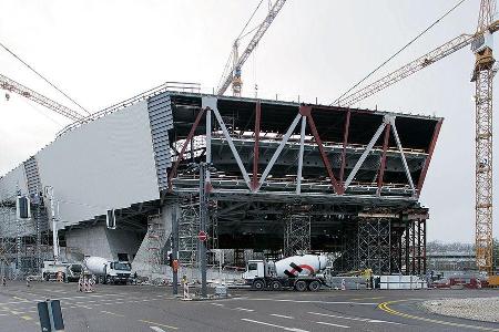 Deshalb vermitteln nicht nur legendäreRennwagen, sondern auch emotionale Symbole wie die historische Starterflagge für das 2...
