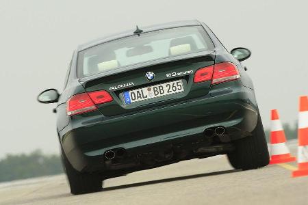 Im Ausweichtest lenkt der Buchloer Sportwagen zackig ein, die Karosserie verfällt aber auch hier schnell in starke Seitennei...
