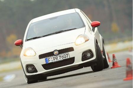 So lange die Traktion der vorderen Antriebsräder gewährleistet ist, zeigt der Abarth Grande Punto nur ein leichtes Untersteu...