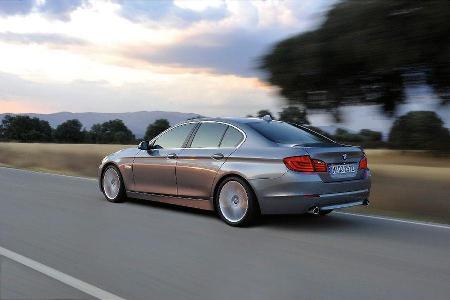 BMW 523i schrg von der Seite