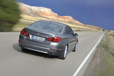 BMW 523i Heckansicht Fahraufnahme