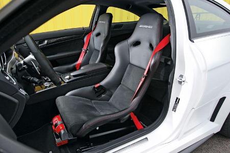 Mercedes C 63 AMG Black Series, Vordersitze, Fahrersitz