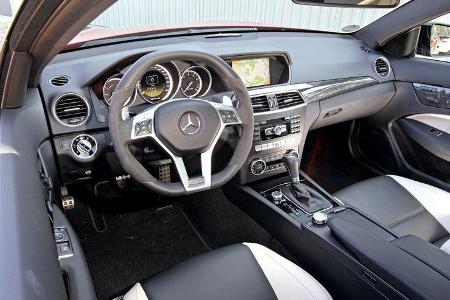 Mercedes C 63 AMG Performance Package, Cockpit, Lenkrad