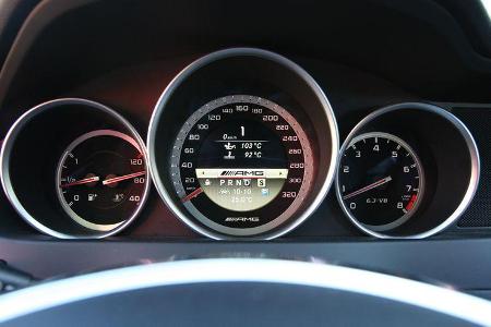 Mercedes C 63 AMG Performance Package, Anzeigeinstrumente, Tacho