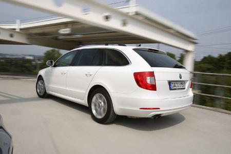 Skoda Superb Combi 1.6 TDI GreenLine, Heck, Rückansicht