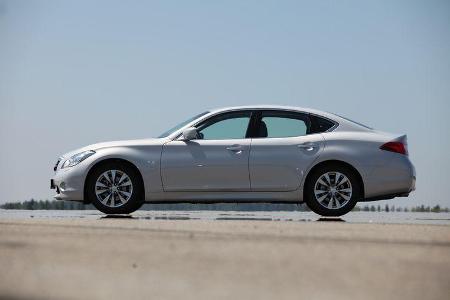 Infiniti M35h, Seitenansicht