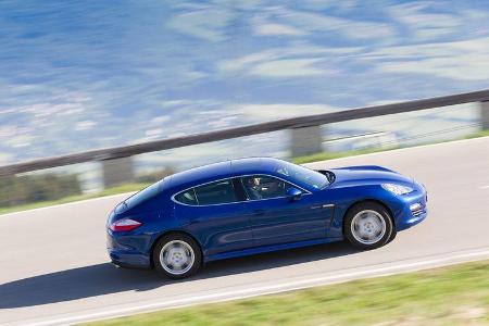 Porsche Panamera S Hybrid, Seitenansicht, Fahrt, Bergstraße