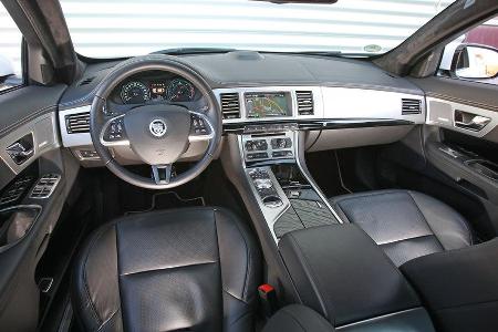 Jaguar XF 2.2 D, Cockpit