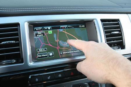Jaguar XF 2.2 D, Navidisplay