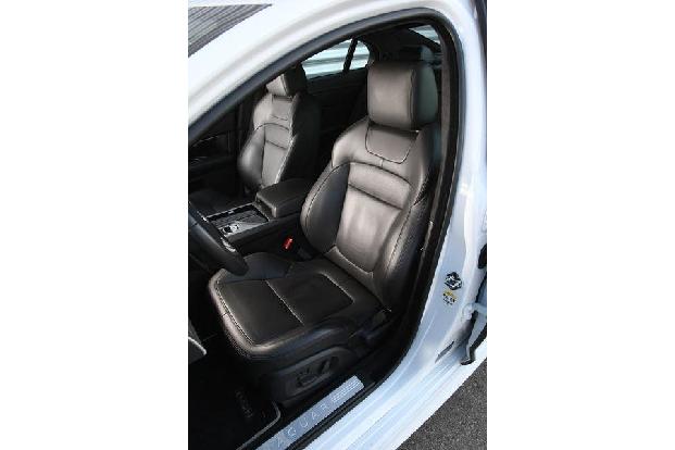 Jaguar XF 2.2 D, Sitze