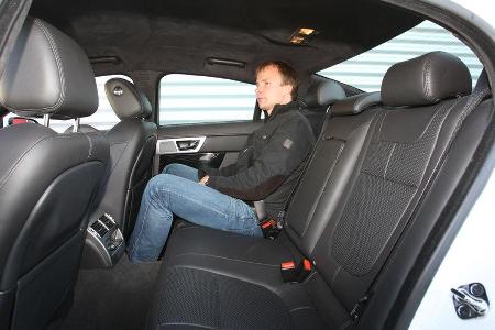 Jaguar XF 2.2 D, Fond