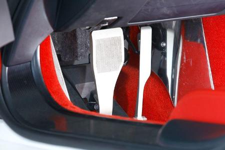 Lexus LFA, Pedale