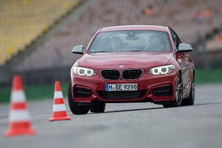 BMW M235i, Slalom, Frontansicht