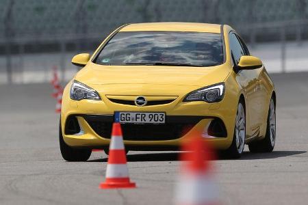 Opel Astra OPC, Frontansicht Slalom