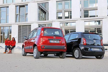 Fiat Panda 0.9 8V Natural Power Lounge, VW Up Ecofuel high up BMT, Heckansicht