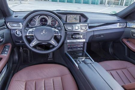 Mercedes E 220 T Bluetec, Cockpit