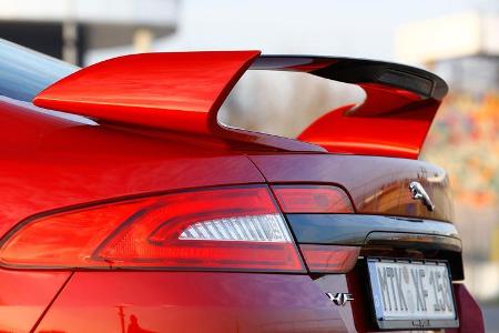 Jaguar XFR-S, Heckspoiler