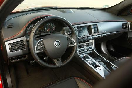 Jaguar XFR-S, Cockpit