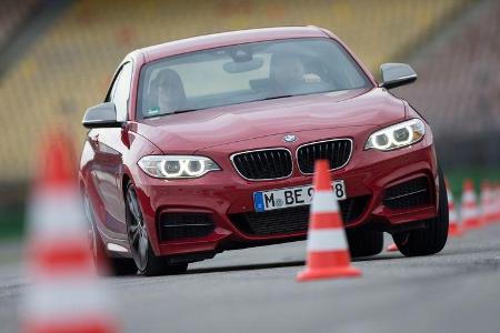 BMW M235i, Frontansicht, Slalom