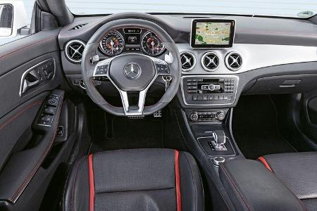 Mercedes CLA 45 AMG, Cockpit