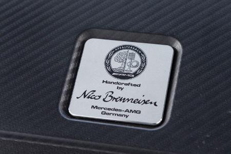 Mercedes CLA 45 AMG, Plakette