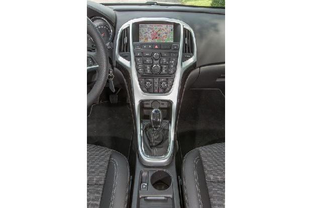 Opel Astra GTC 1.4 Turbo, Mittelkonsole