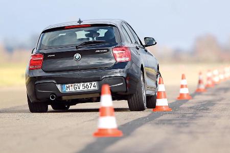 BMW M135i xDrive, Slalom, Heckansicht