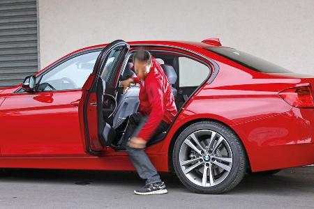 BMW 328i, Rcksitz, Einsteigen